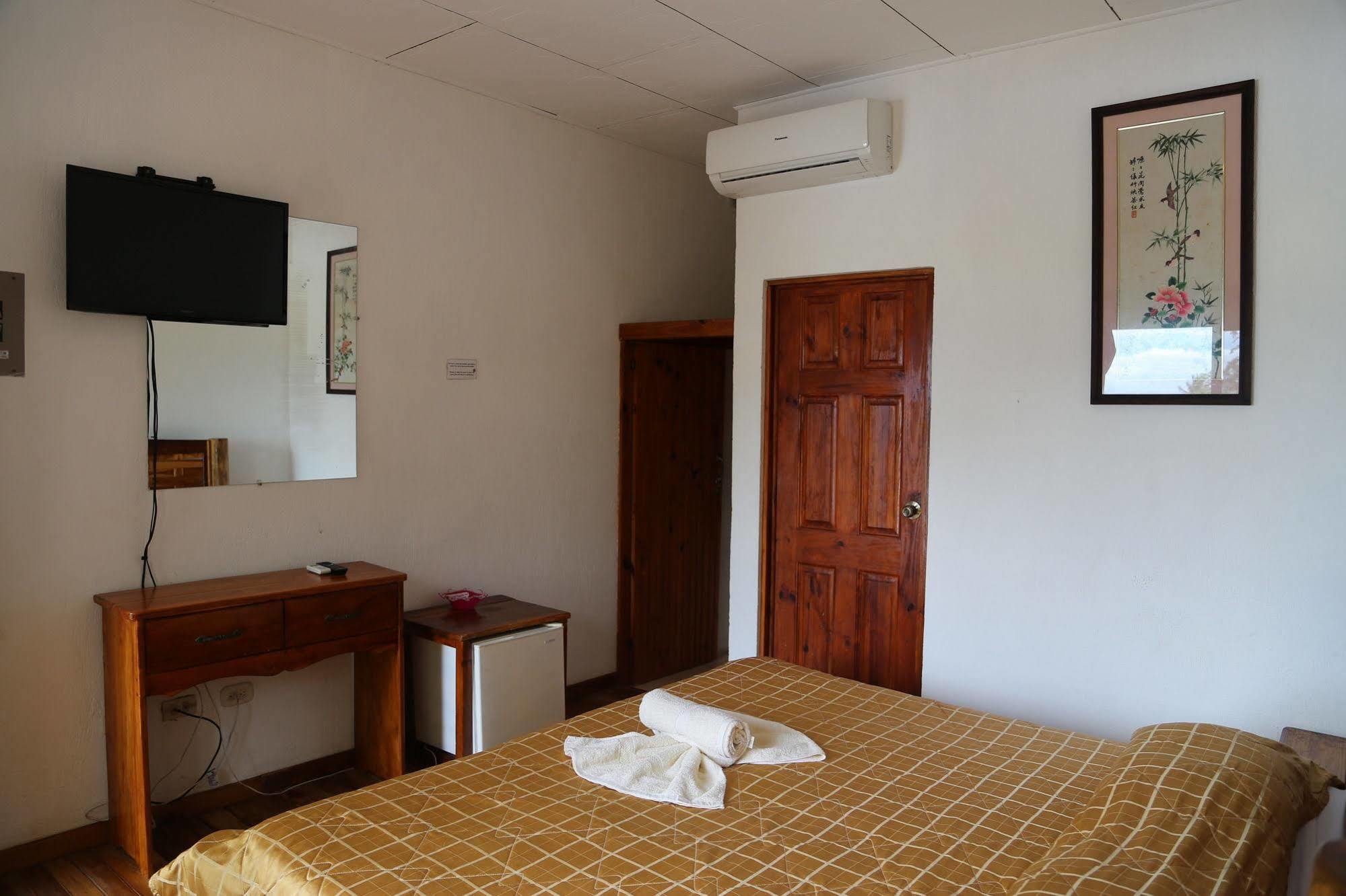 Hotel Coco Beach Мануэль-Антонио Экстерьер фото